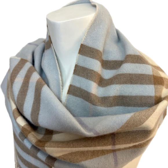 Burberry 100% Cashmere Scarf 🏴– Made in Scotland – Light Blue Check - Picture 5 of 17